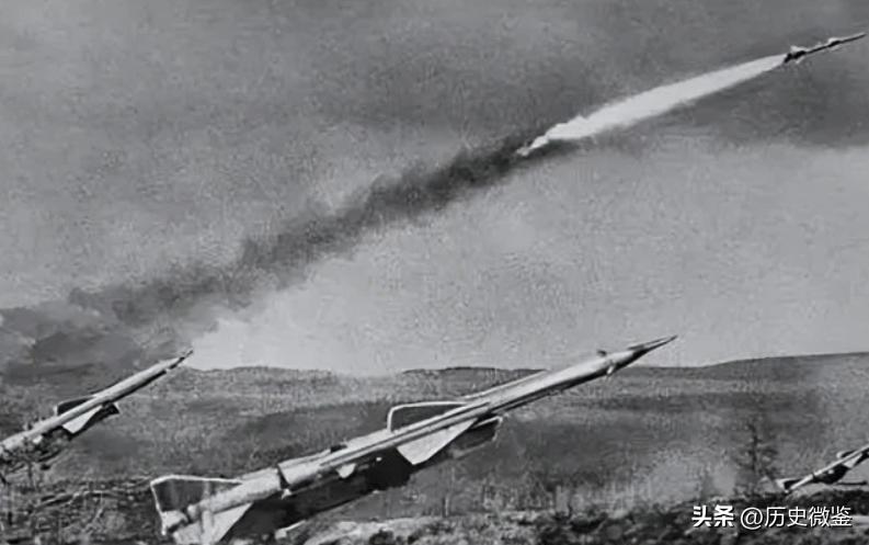 英国向日本投放了几颗原子弹,英国向美国发射24枚导弹吗