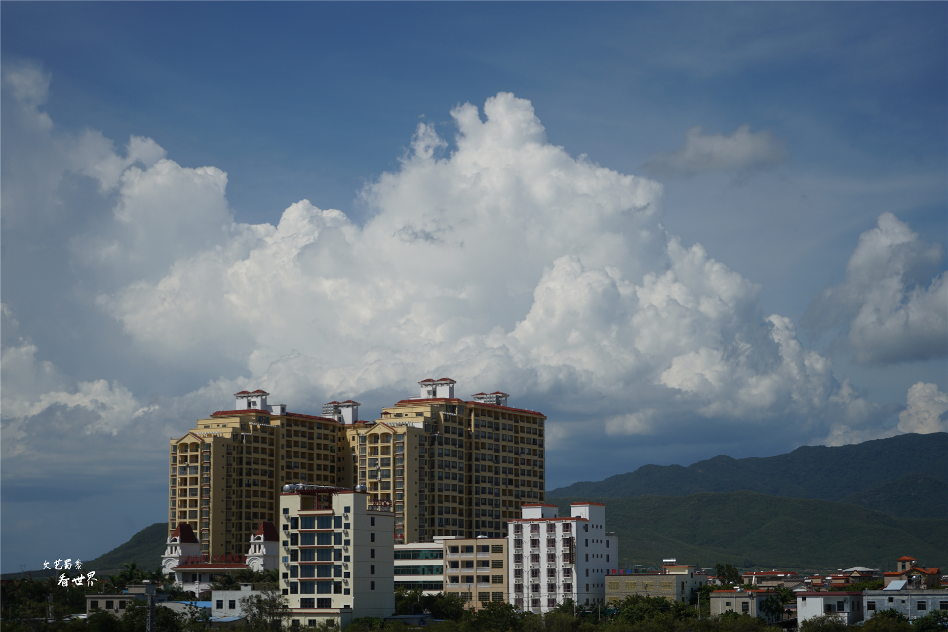 三亚和乐东哪个适合居住,海南乐东有发展吗