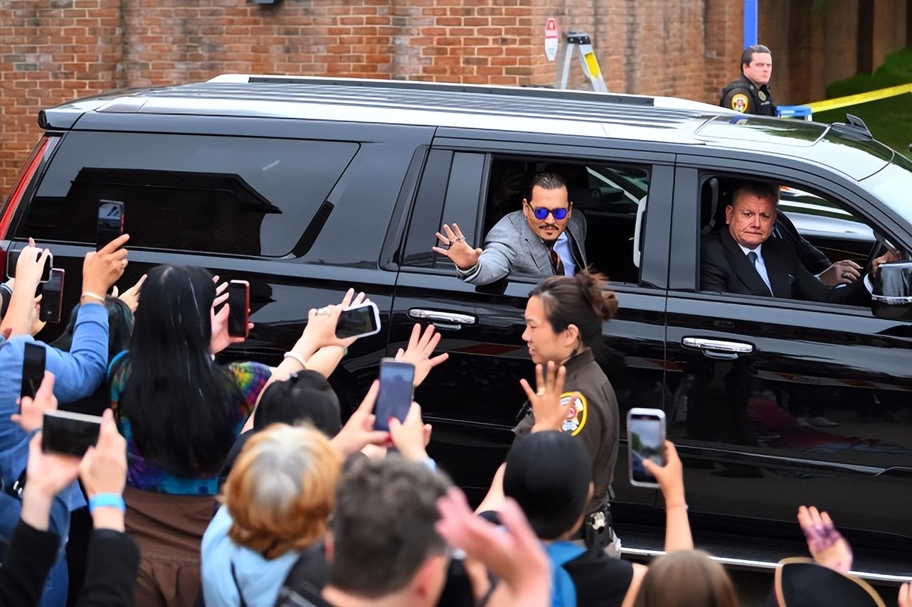 德普患有勃起障碍,导致他用了瓶子,法庭文件解封海后律师如此说