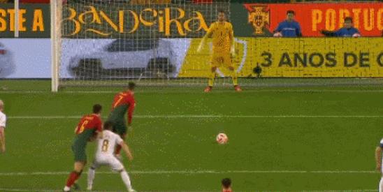 c罗vs梅西十大任意球,精彩任意球破门c罗2009