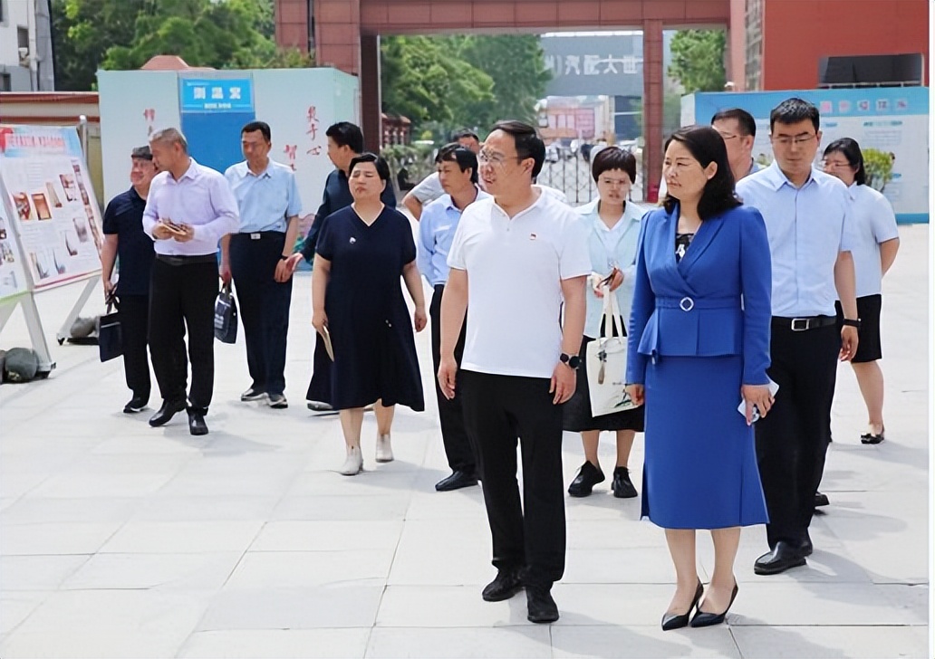 新乡市平原示范区教体局到郑州市第七十六中学考察学习