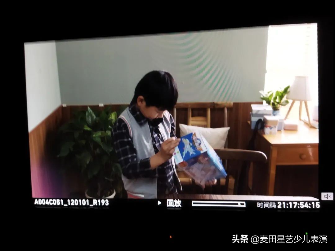 美团外卖换新logo!麦田星艺刘嘉赫、周子淇出演美团外卖宣传片