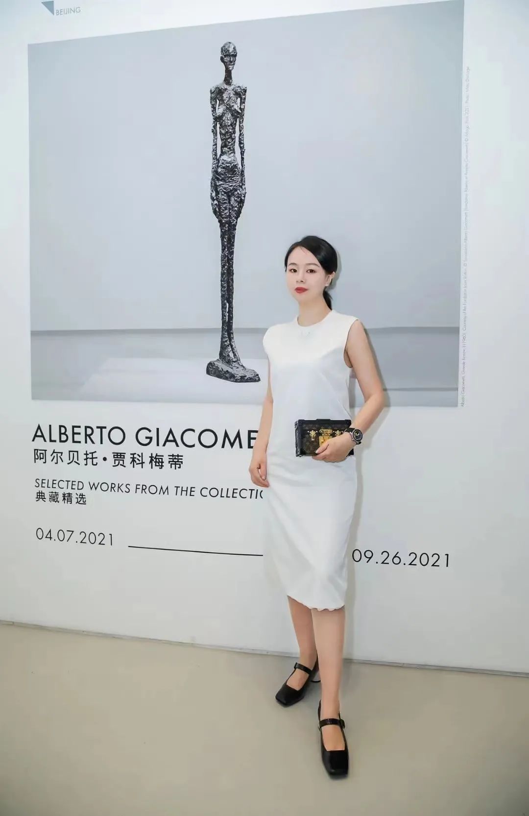 孟晚舟穿的白色连衣裙是什么品牌,孟晚舟同款连衣裙大码