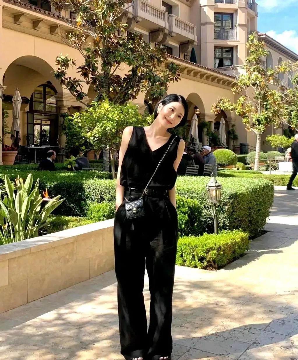 基础款t恤穿搭出高级感,黑长袖t恤怎么穿搭