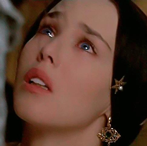 娶了巩俐的雅尔，曾有个漂亮的未婚妻，对方正是法国女神阿佳妮