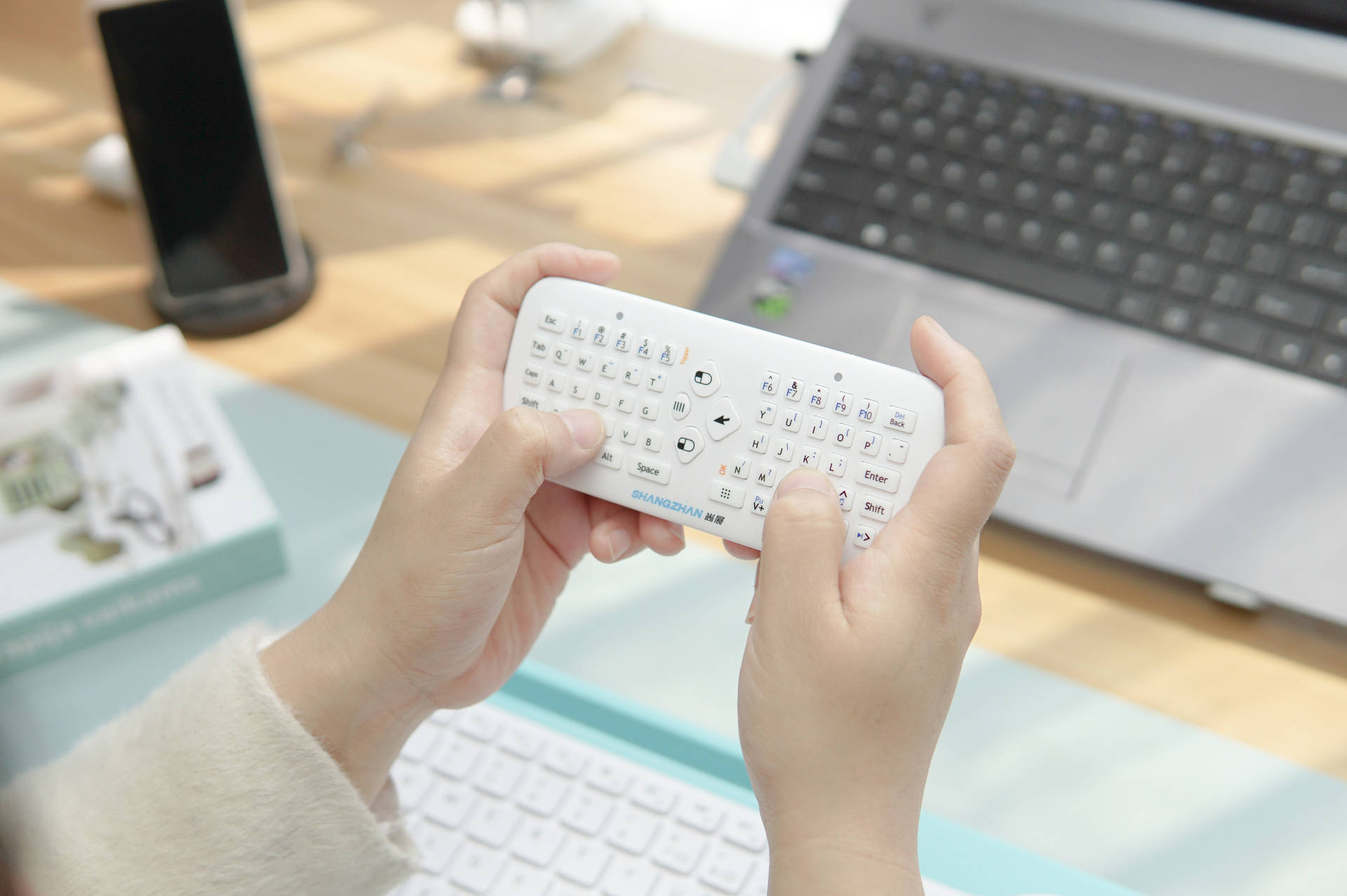 电脑多功能投影键盘,空中键鼠控制电脑电视