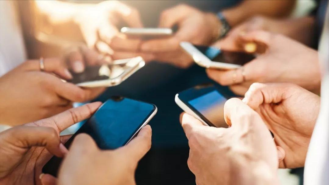 “饭圈女孩出征”网络运动中生产的迷因符号，有怎样的影响力？