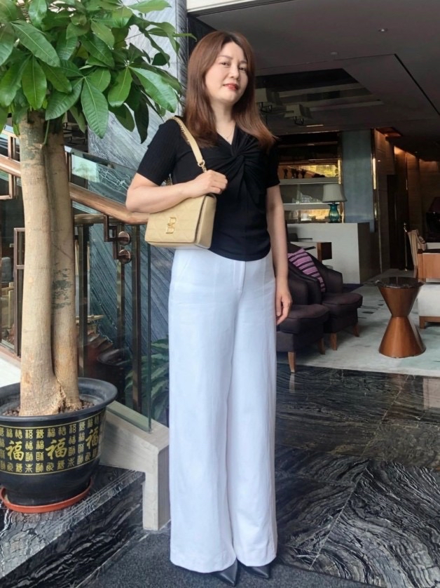 女人过了30穿什么样的裤子才好看,女人上了年纪就应该穿得成熟一点