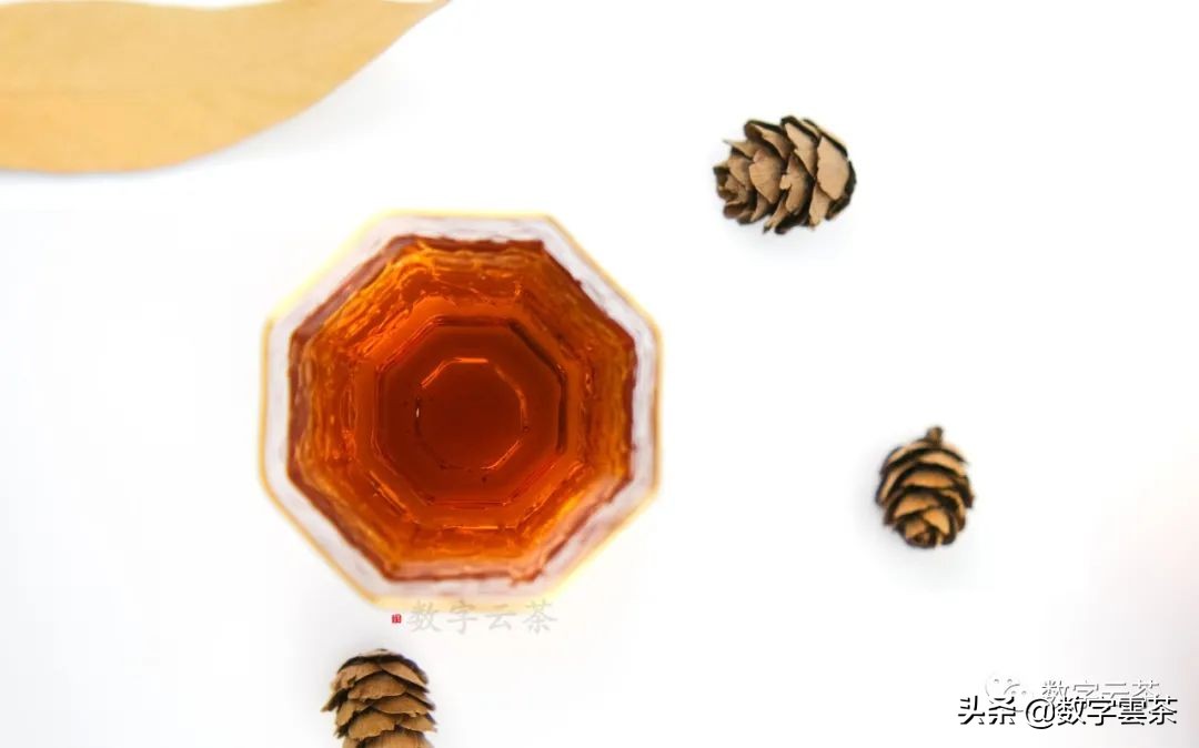 普洱泡出来有股苦涩菜汤味,普洱茶茶汤混浊是内含物质丰富吗