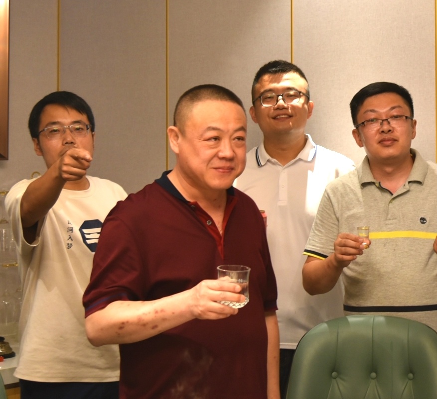 文飚出席天津“五虎杯”足球赛联谊会茅台王子助阵气氛热烈