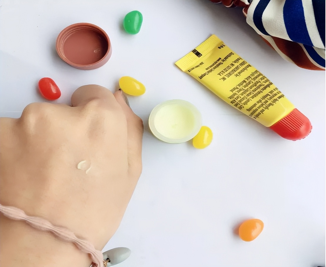 医生：2块钱一支的红霉素软膏不是万能药，别乱用