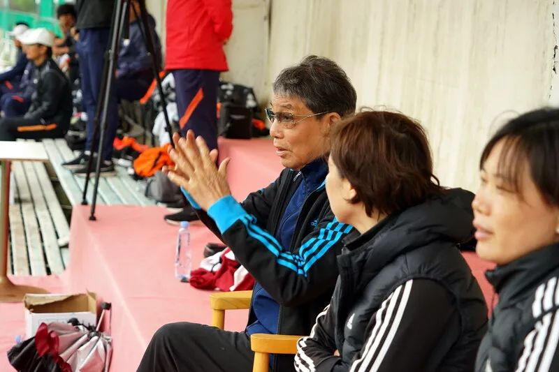 徐根宝出山了吗,80岁徐根宝亲自带全运队赴韩拉练