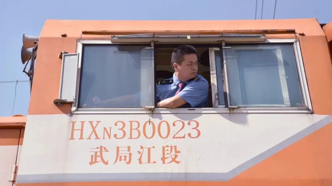 怎么才能成为火车司机,成为火车司机分几步