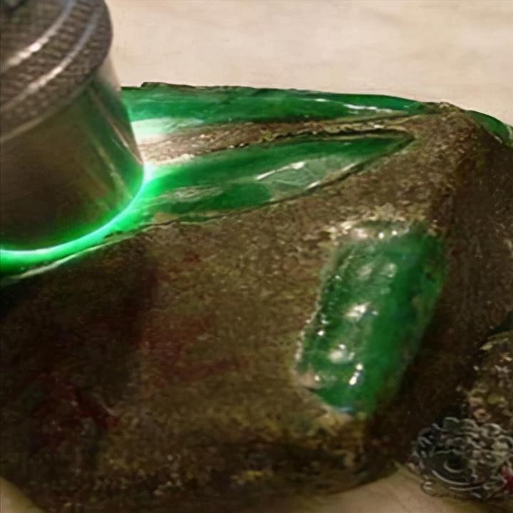 翡翠是老坑的好还是新坑的好,翡翠有哪些坑你都知道吗