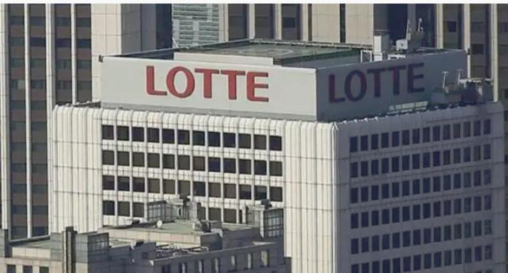 韩国财阀辛格浩:二婚入赘日本战犯家族发家,89岁和儿子共享女星