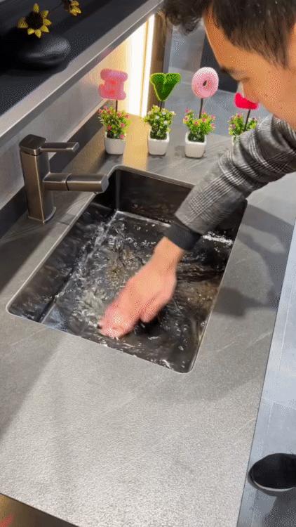 浴室柜一体盆选陶瓷好还是岩板好,浴室柜是用一体陶瓷盆还是大理石