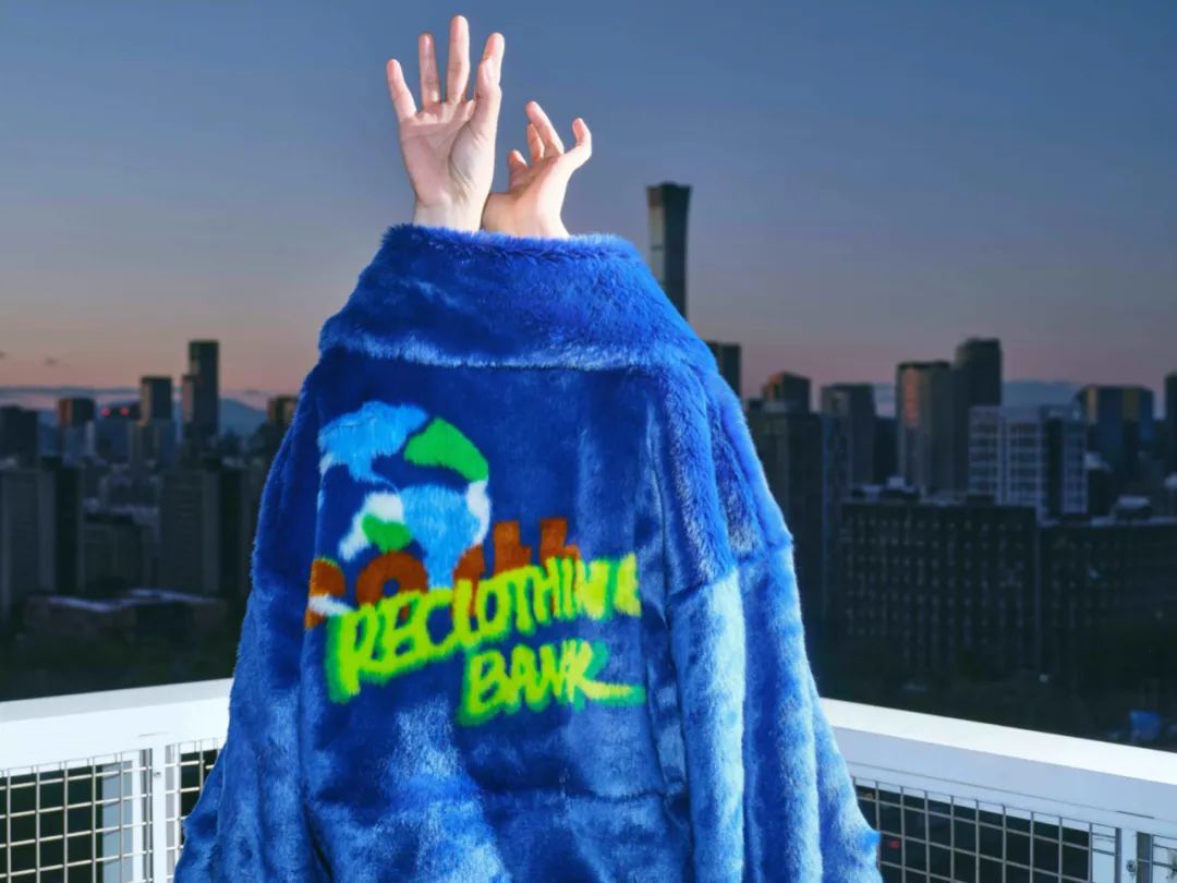 旧衣服真的不要扔这样改造美翻了,旧衣服不要扔这样改造美翻了