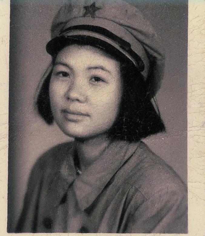 1956年女大学生错过烈士陵园开放时间，哭求大爷：让我进去见见他
