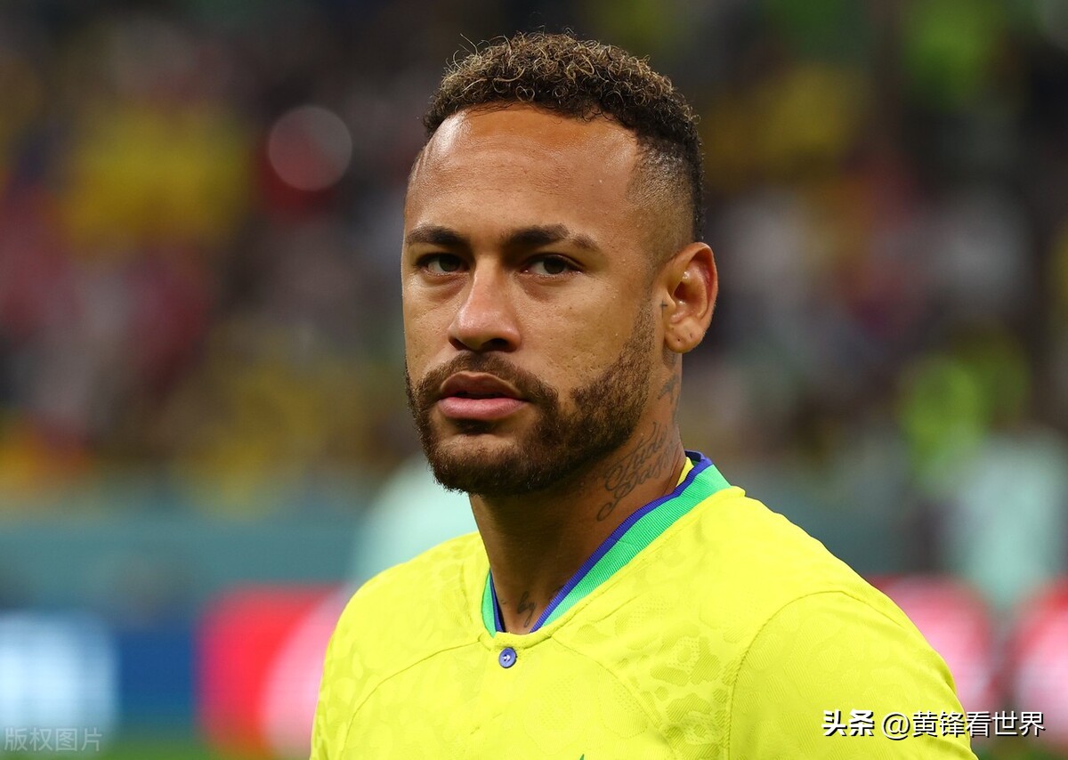 世界足球收入最多的球员排名2015,世界十大足球运动员收入