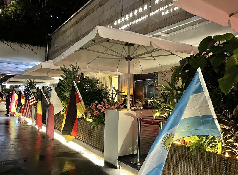 世界杯夜宵店氛围,足球世界杯酒吧活动