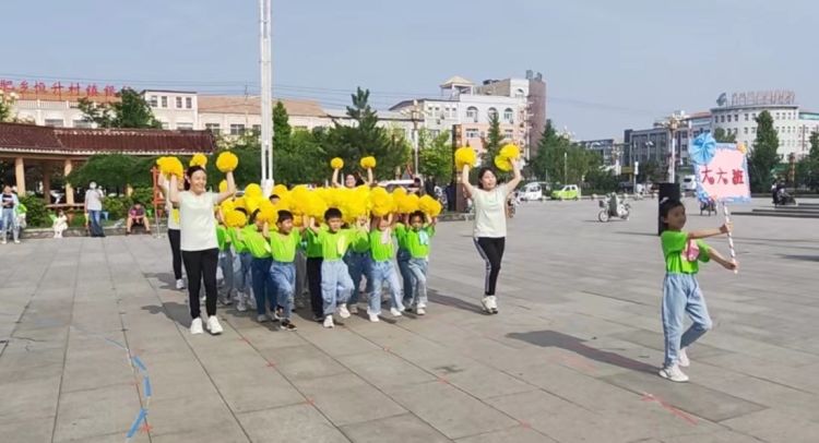 幼儿园亲子运动会主题大手牵小手,小手拉大手运动会