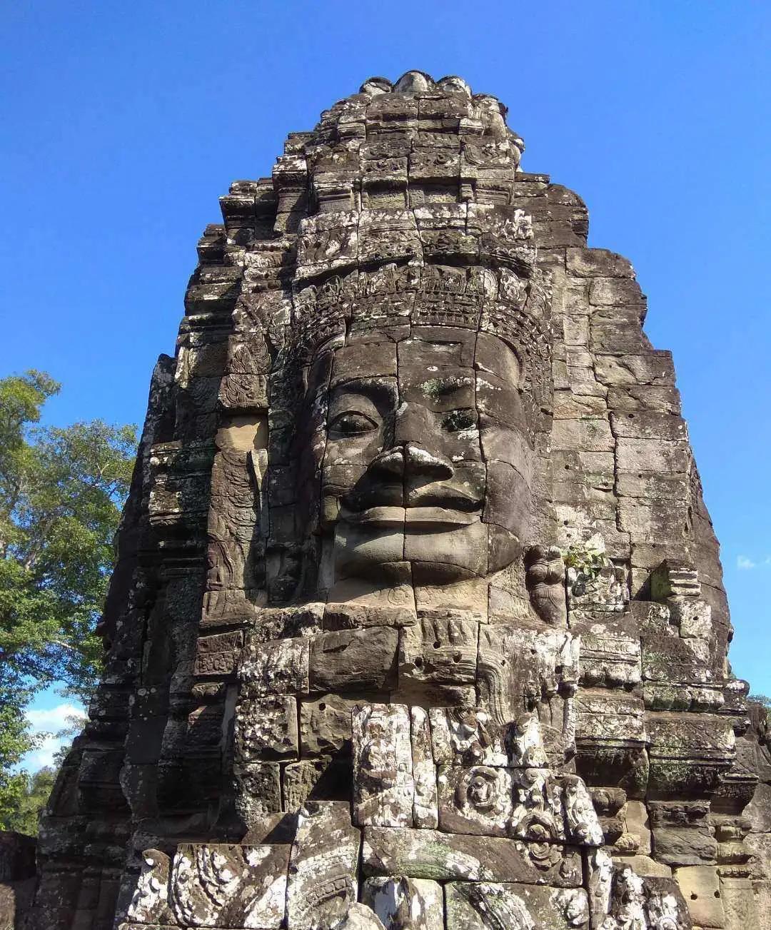 阴森森与金碧辉煌