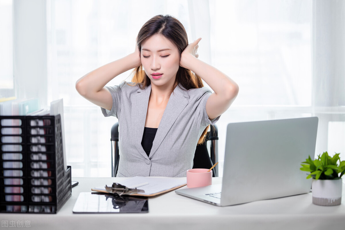 耳朵一直嗡嗡响简单一招解决耳鸣,耳朵嗡嗡响耳鸣什么原因怎么解决