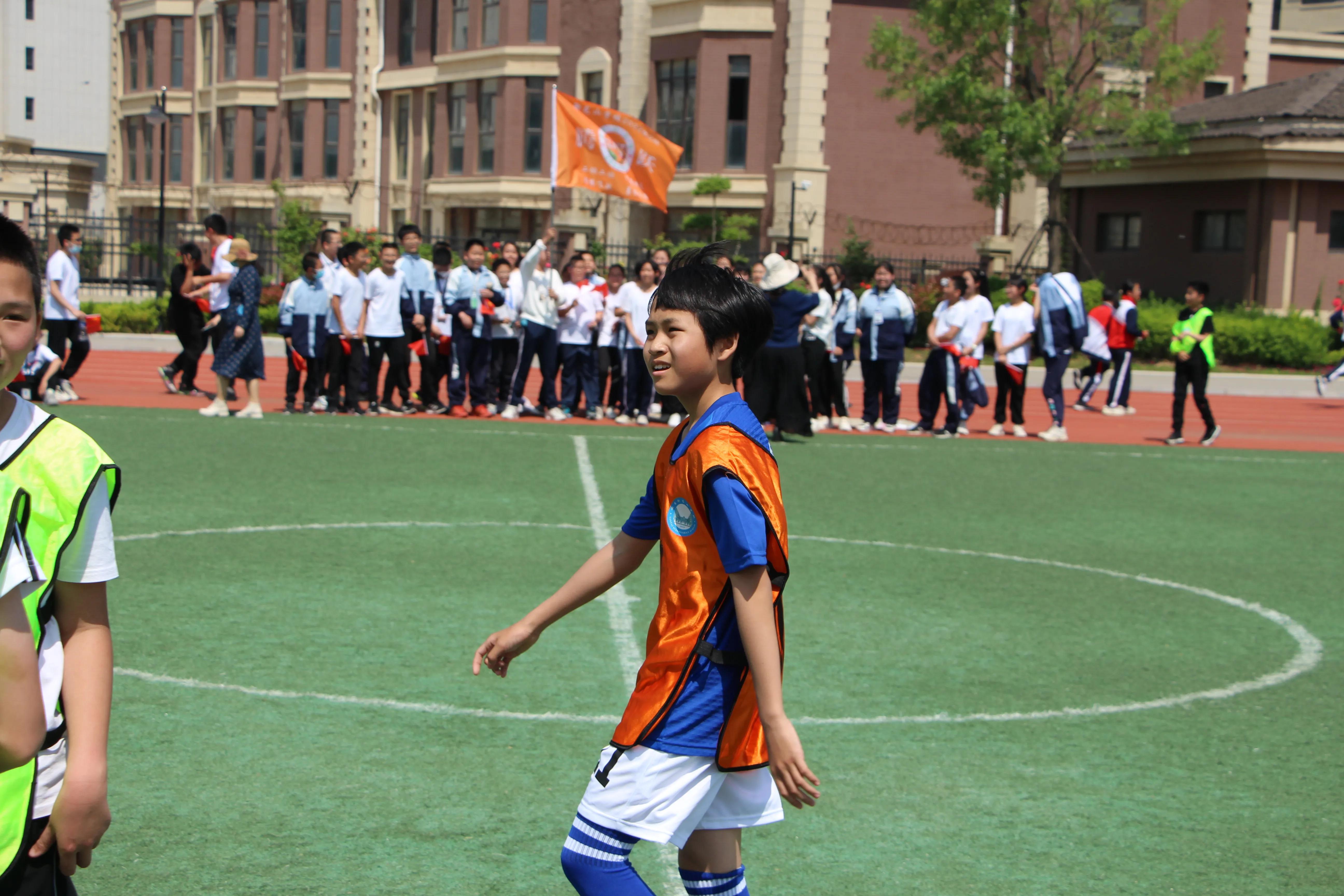 御龙山学校六年三班足球赛首战告捷（20230517）