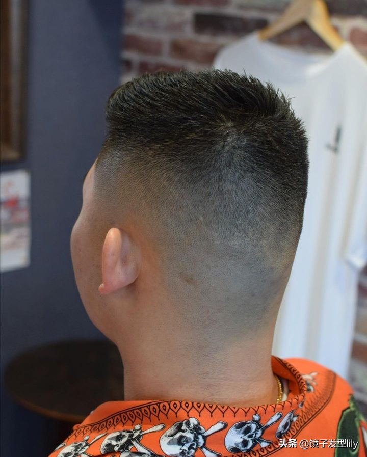 满头白发大叔剪款大背头真帅气,大背头发型推荐中年男