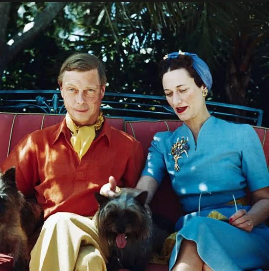 不爱江山更爱美人的查尔斯王子,放弃王位的温莎公爵最后过得好吗