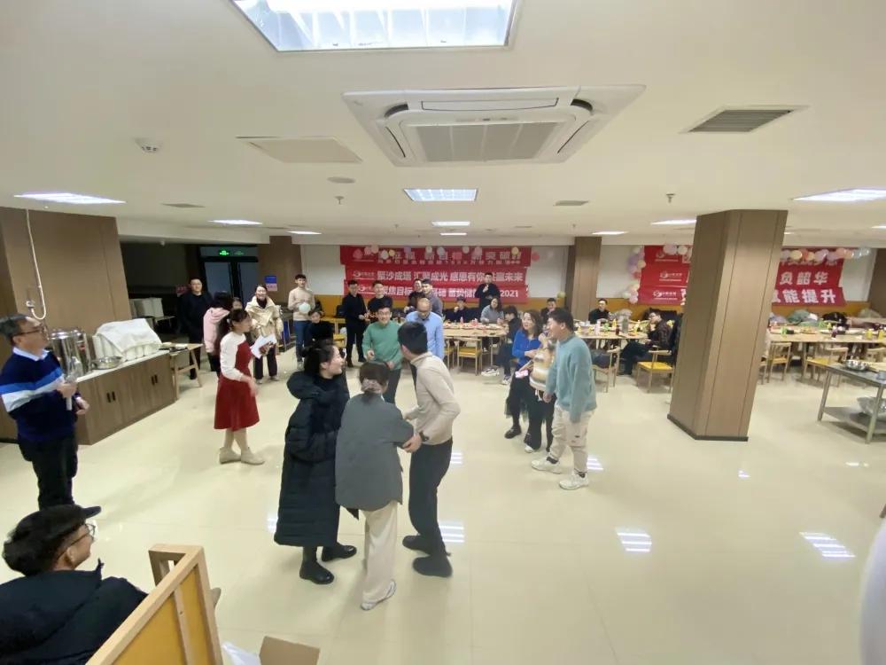 凝心聚力不负韶华只争朝夕,凝心聚力奋进只争朝夕不负韶华