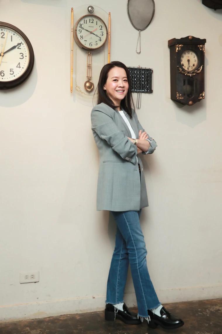 曾宝仪晒曾志伟庆生照,曾宝仪发文透露曾志伟病况