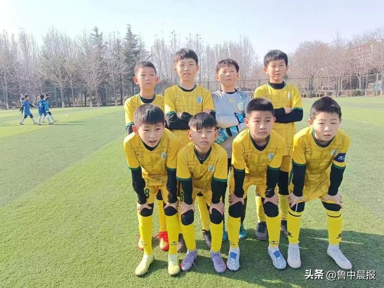 淄博队冠军,中国青少年足球夺冠举杯瞬间