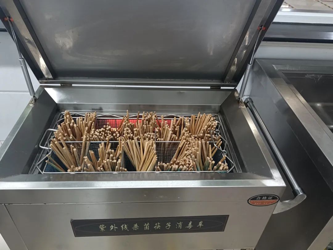 落实防疫政策全力开学护航-郑州市第八十八中学在行动