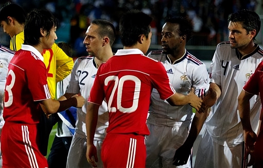 沙特爆冷击败阿根廷，李铁曾带领国足逼平沙特，国足什么水平？