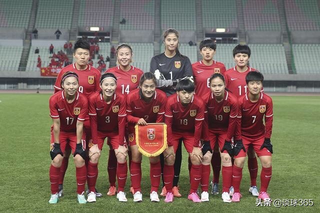 34岁前女足队长升任主教练，昔日铁闸绰号“小狼”，退役后当老师