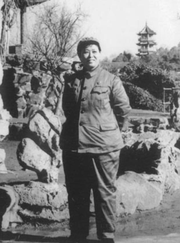 王媛媛回忆1969年离家参军见到久别的司令爸爸时的感人情景