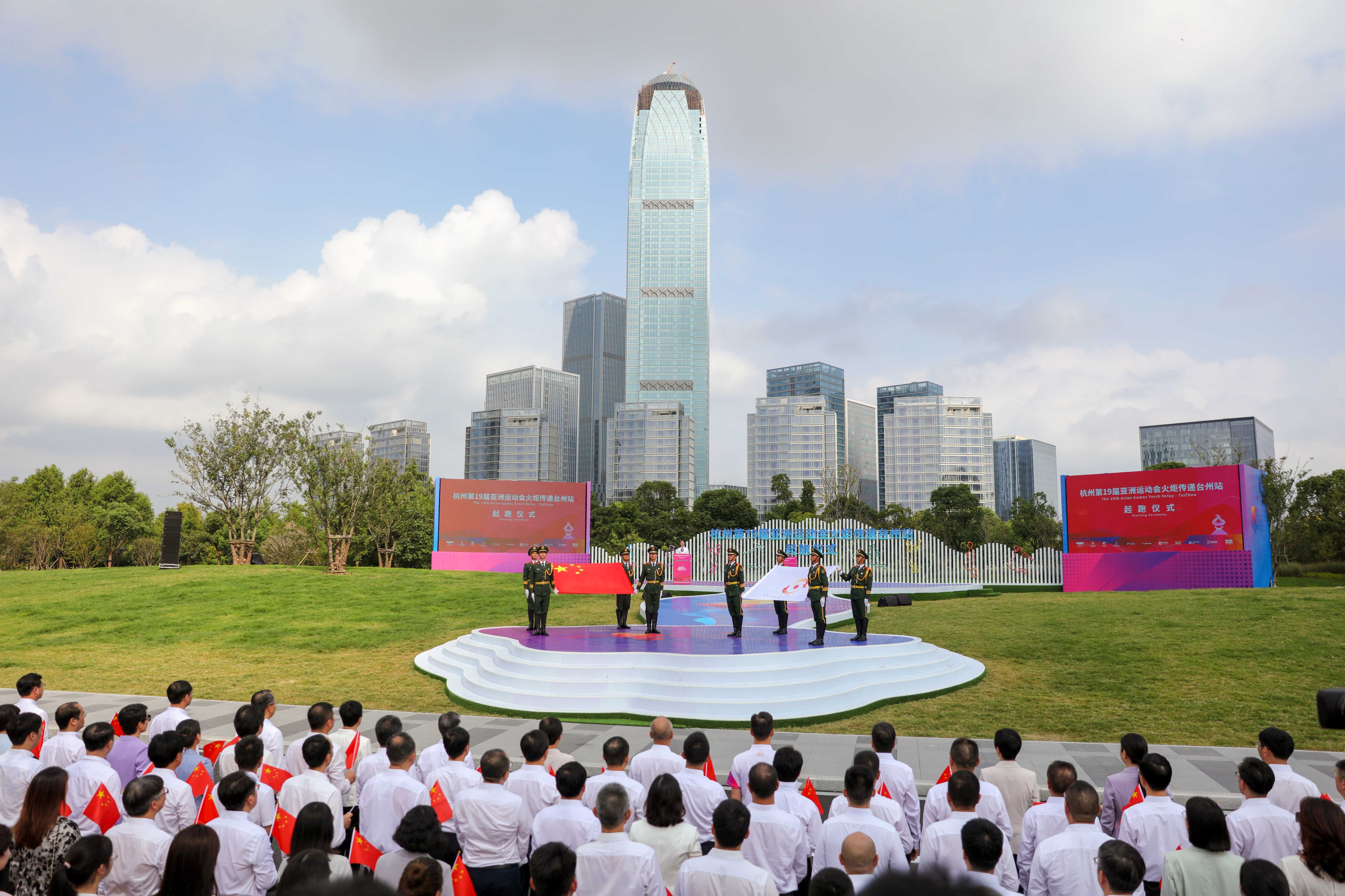 标榜荣光|标榜公司创始人邹尚宏是杭州亚运火炬手！