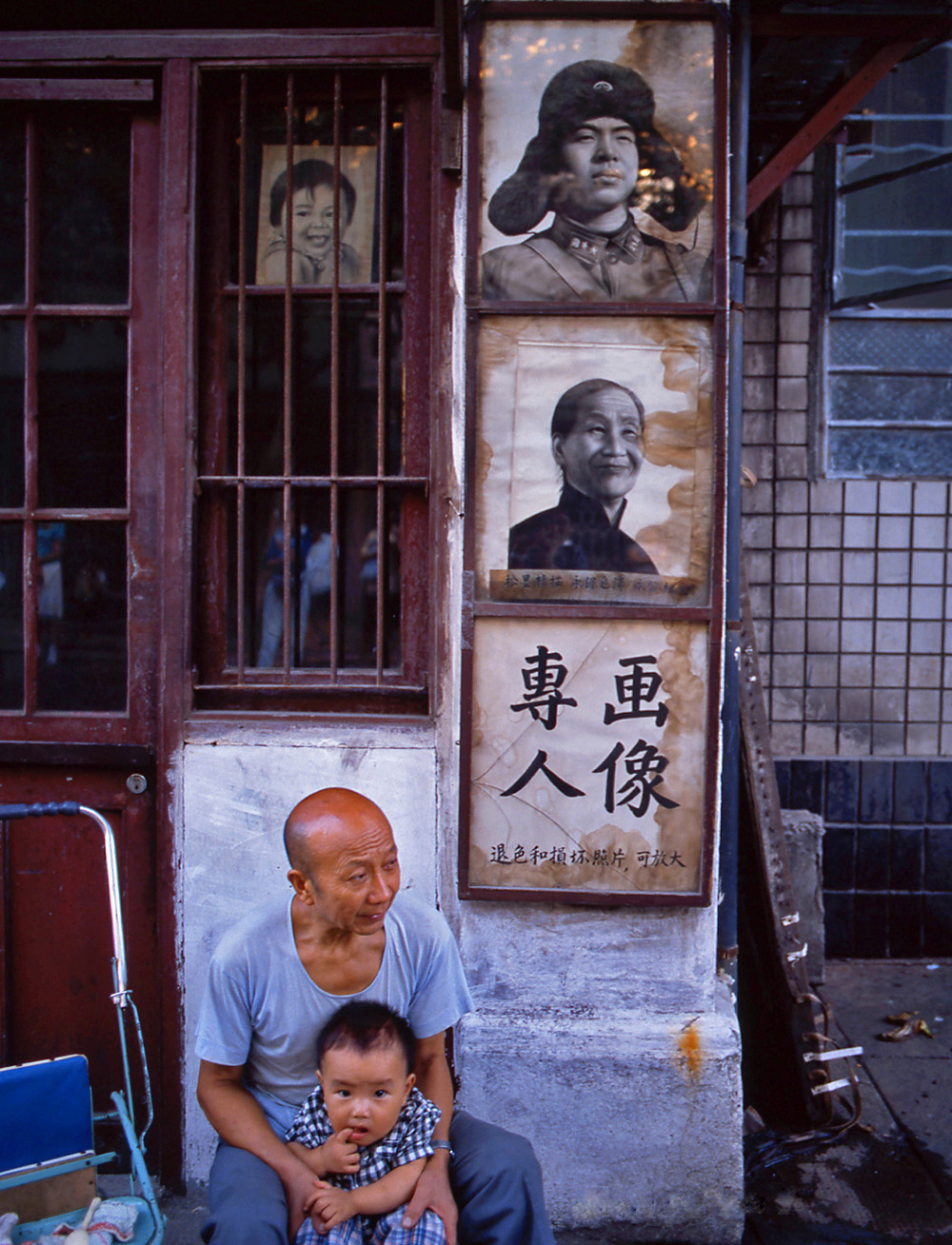 八十年代的上海老照片,踩在东海沿岸闪耀着无与伦比的繁荣骄傲