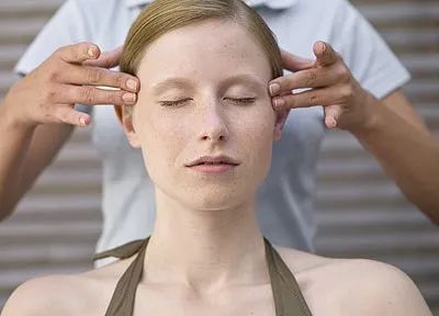 头疼吃什么食物能够缓解头疼,头疼怎么办最快最有效缓解视频