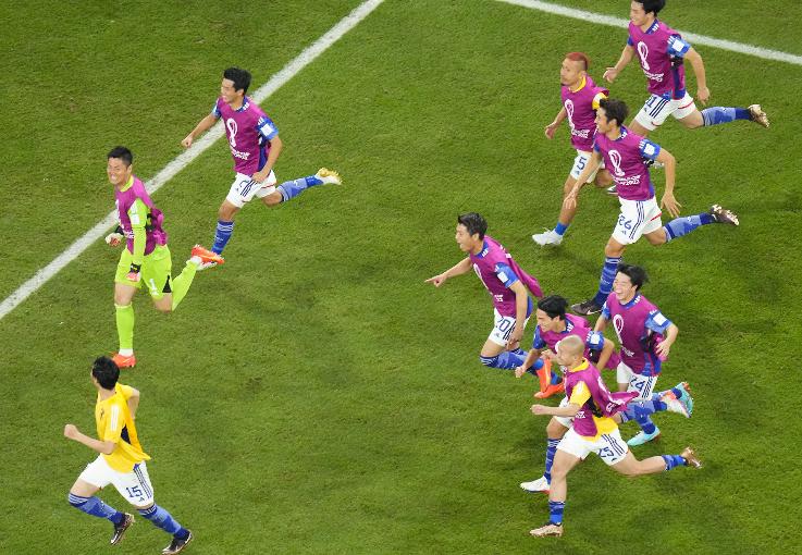 日本第二次小组头名出线,日本战胜两届世界冠军小组出线