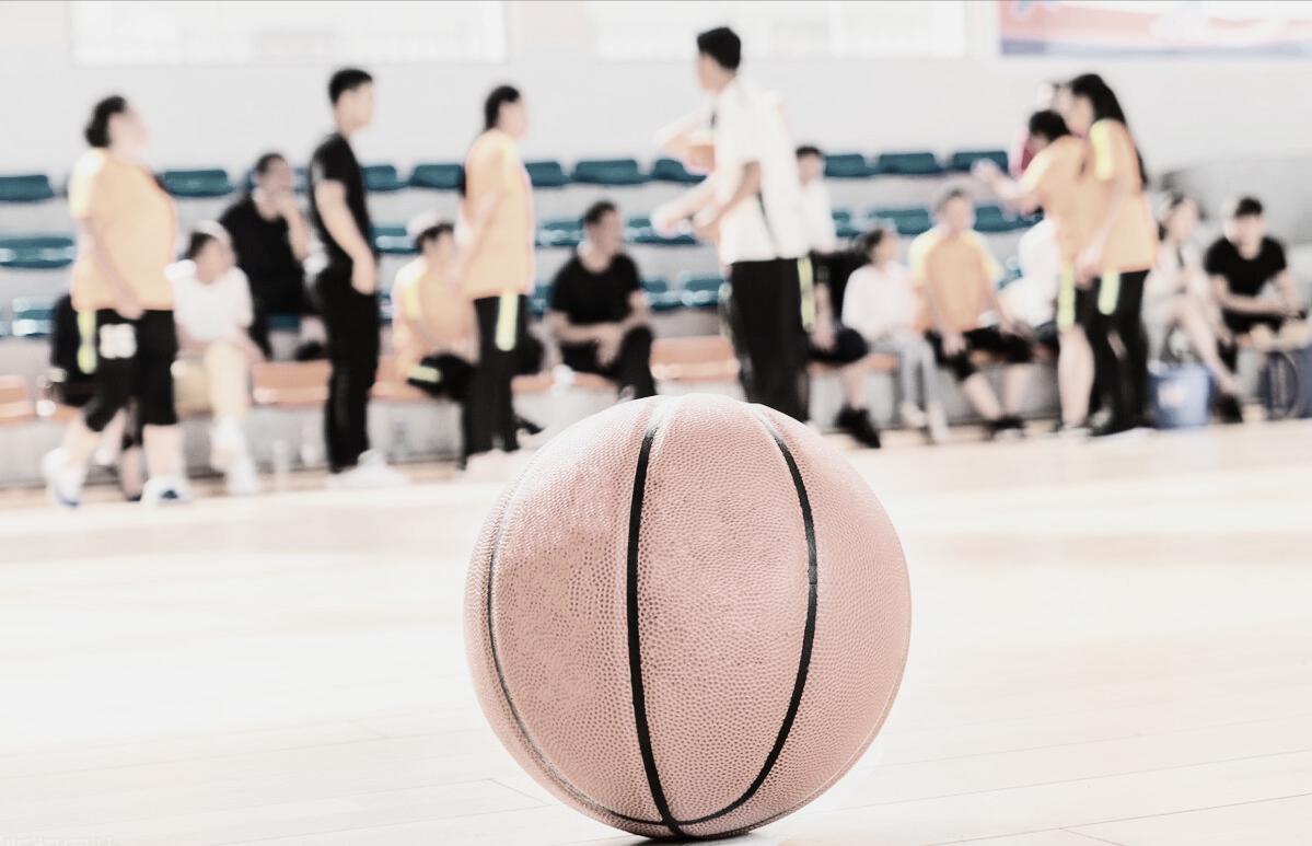 篮球体育必修课,篮球运球运动会项目