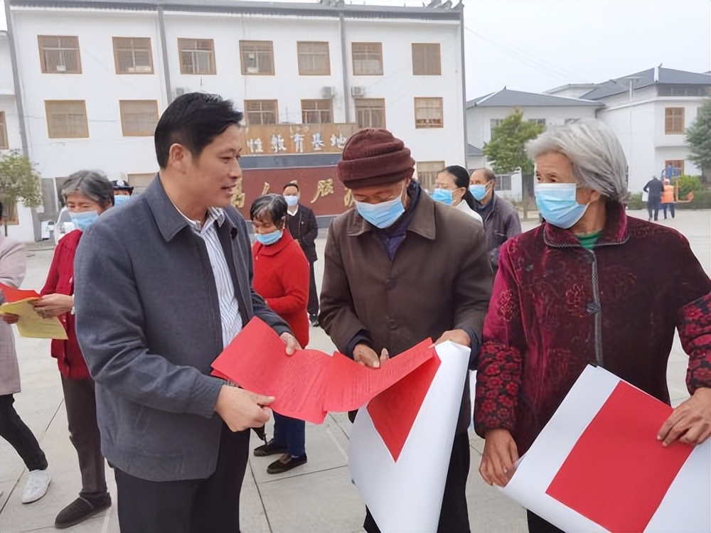 我县扎实开展平安建设宣传工作,凤州镇扎实开展平安建设宣传工作