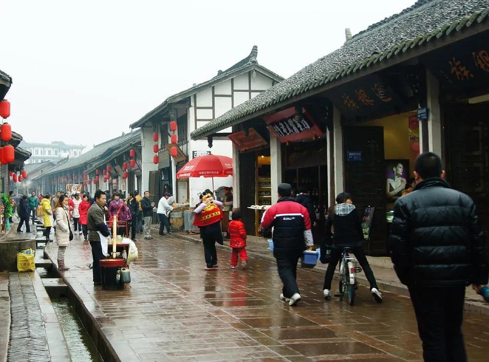 成都到青岛自驾游住宿攻略,成都旅游住宿攻略及费用