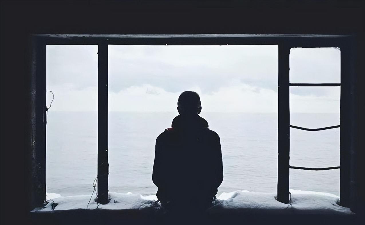 因为一个饮料瓶，一夜间杀12名高中生，却被亲生母亲送其上行刑台