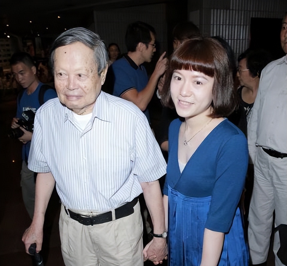 翁帆28岁嫁给82岁杨振宁的原因,杨振宁哪年娶的28岁翁帆