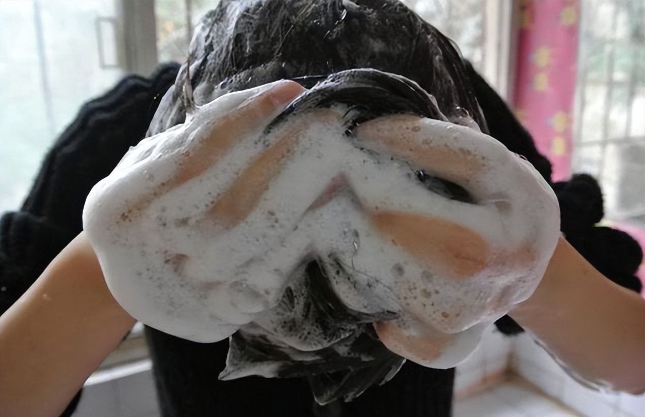 能长期使用硫磺皂洗头吗,坚持洗硫磺皂可以变白吗