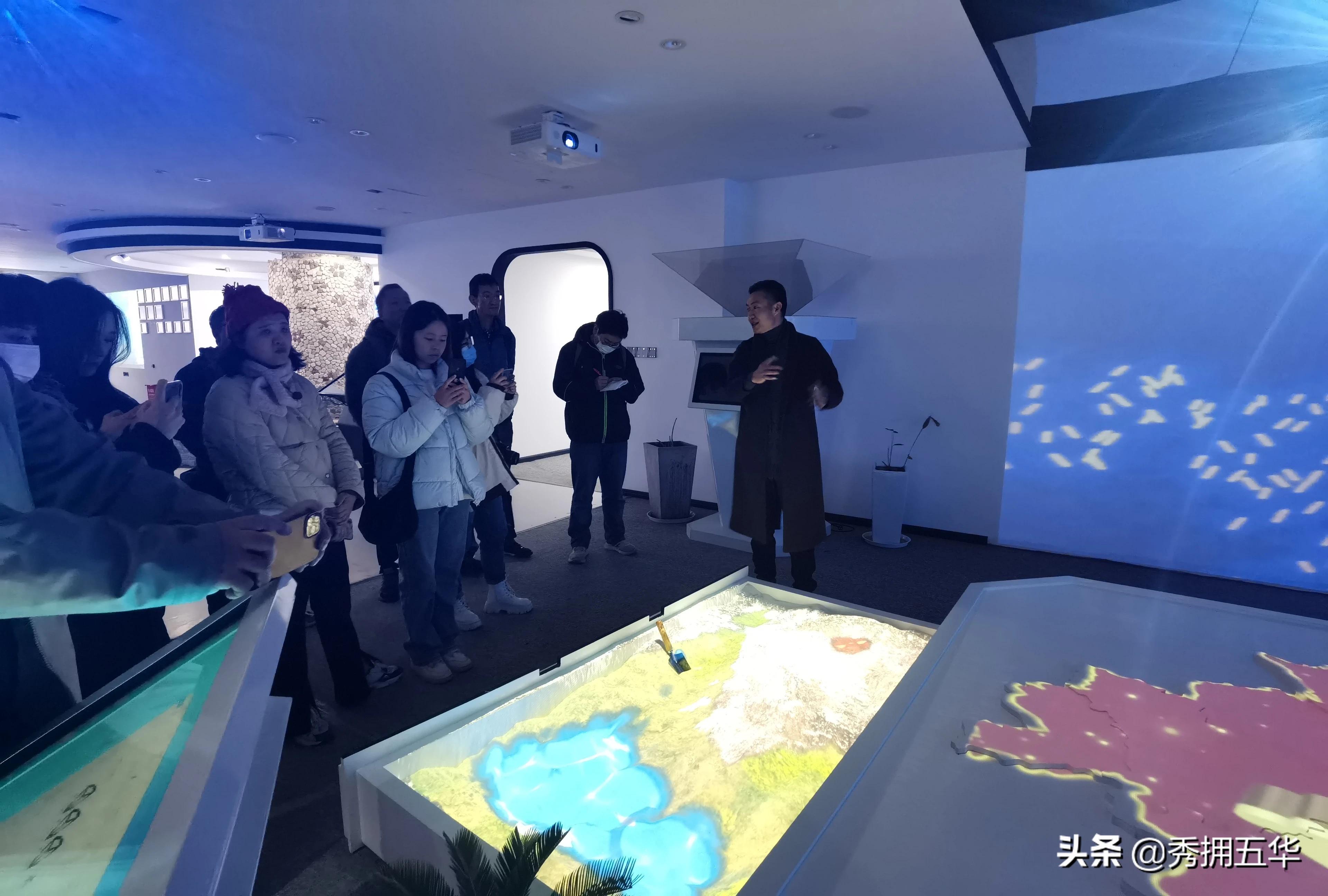 省市媒体基层采风活动走进我县,五华非遗文创产品