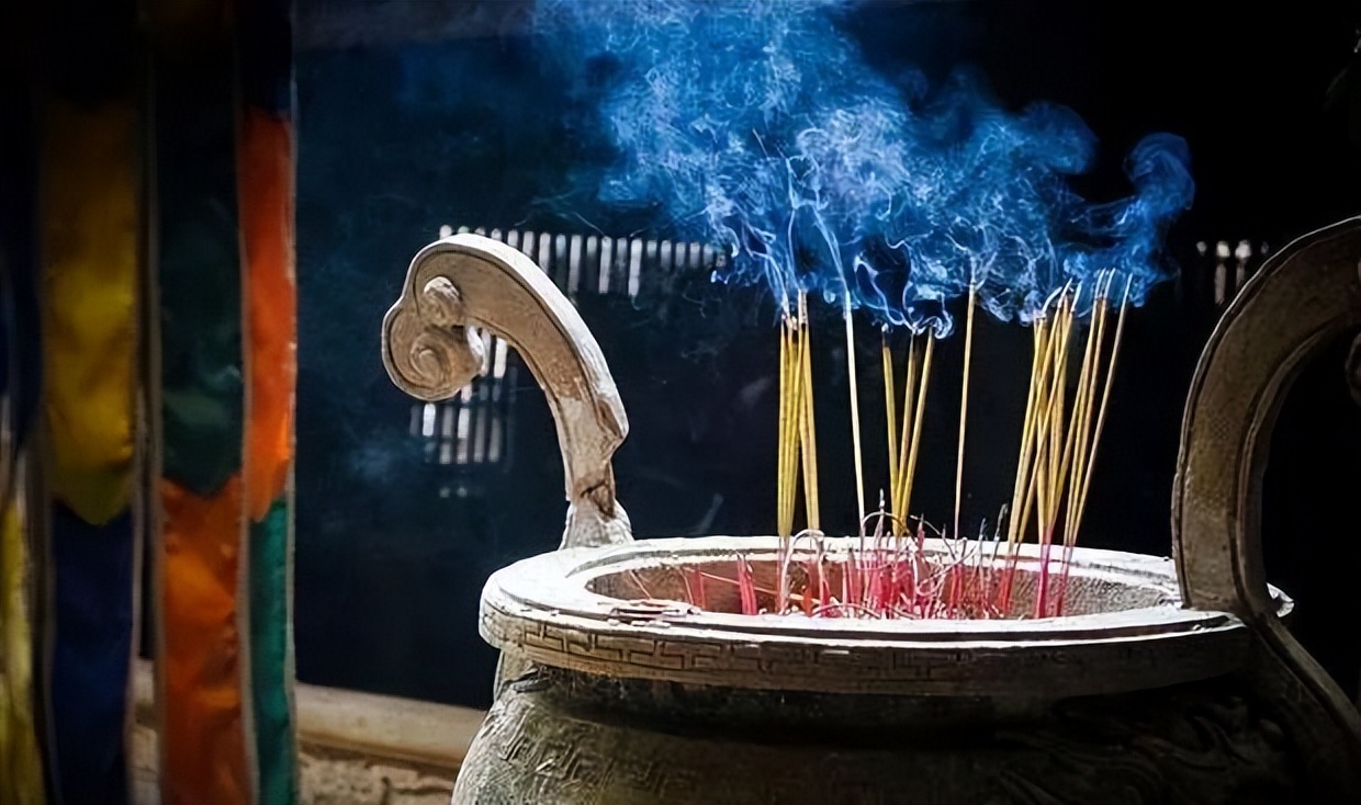 烧香时香灭了有什么预兆,烧香时一根香灭了咋回事