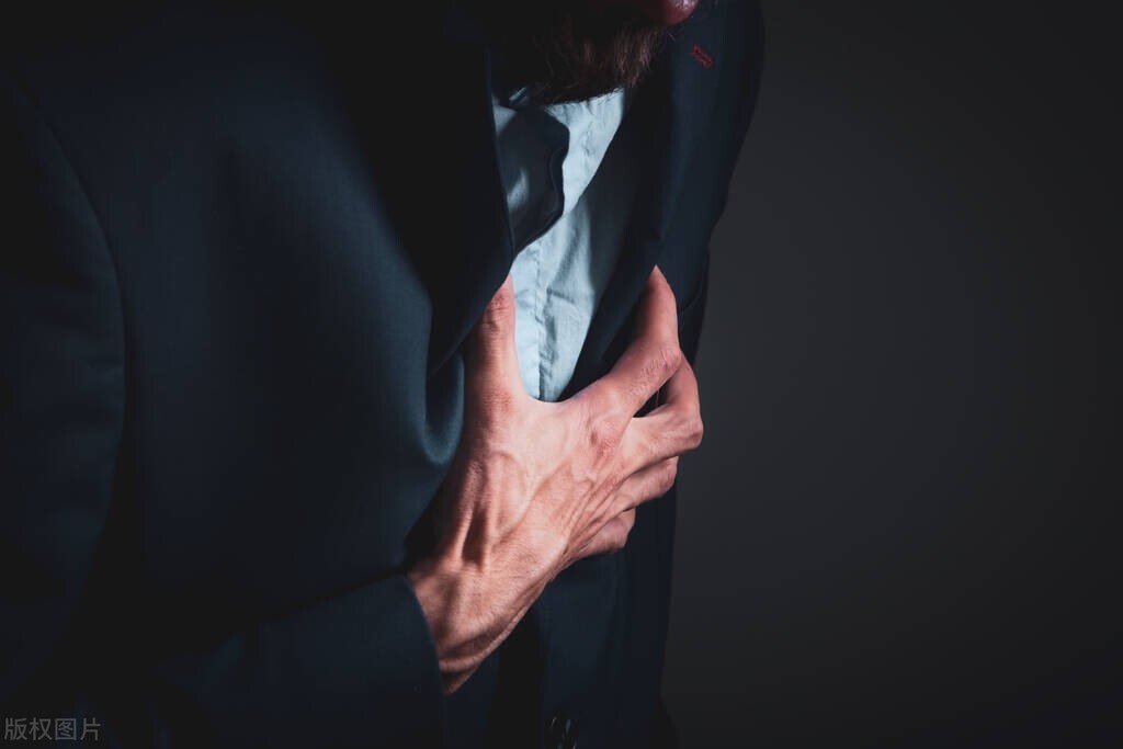 突然心口疼浑身难受以为死了,心口窝疼是大病前兆